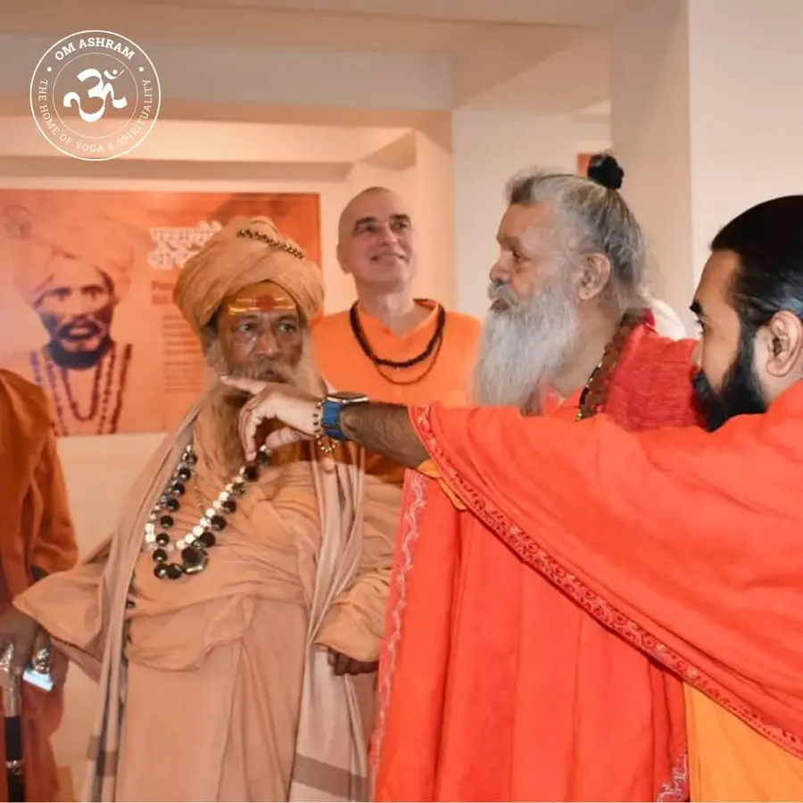 shree-acharya-mahamandaleshwar-vishokanand-bharti-ji-visits-om-ashram bodyImage